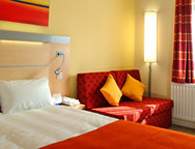 Express Holiday Inn - Double Bedroom Express Holiday Inn Cardiff Airport
