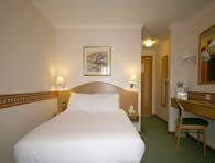 Days Inn - Bedroom Days Inn East Midlands Airport