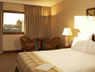 Hilton Hotel - Bedroom Hilton Hotel East Midlands Airport