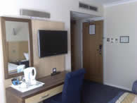 Days Hotel Gatwick Bedroom